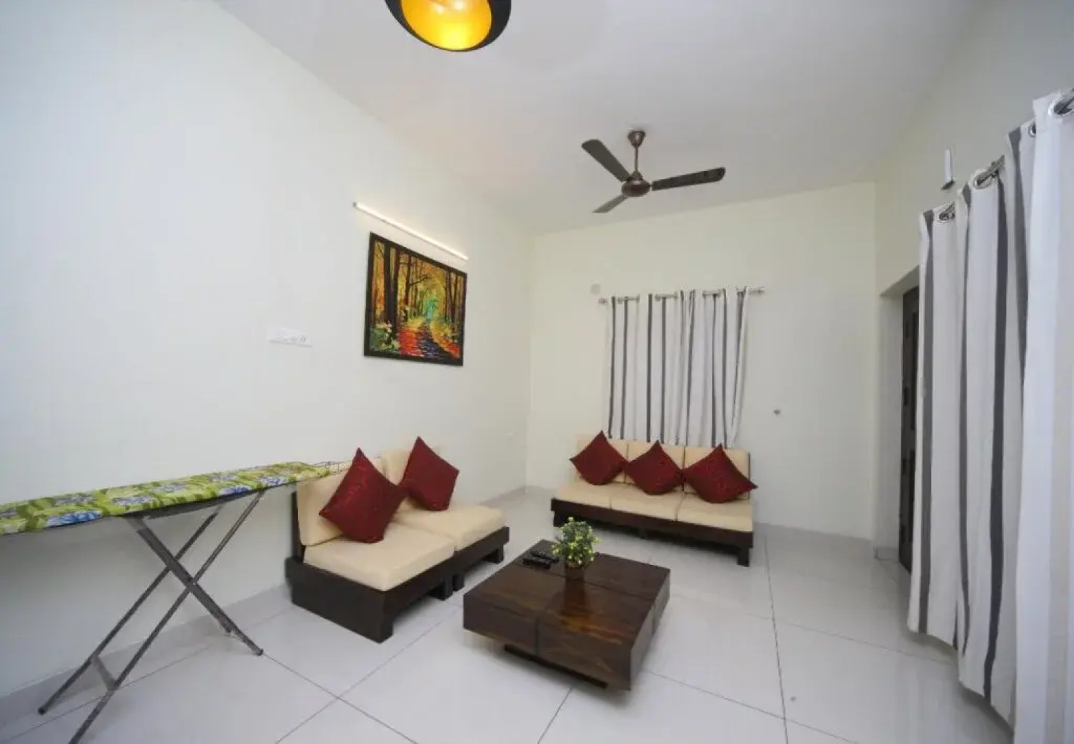 The Lawns By OYO Rooms