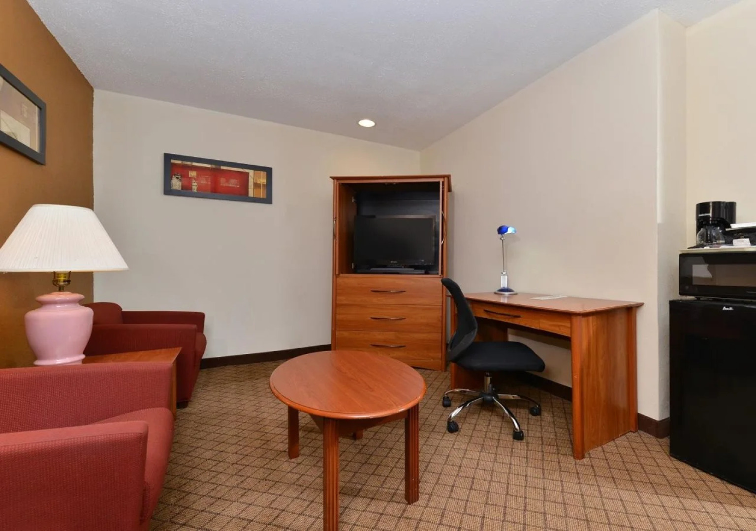 Americas Best Value Inn and Suites Lexington Park