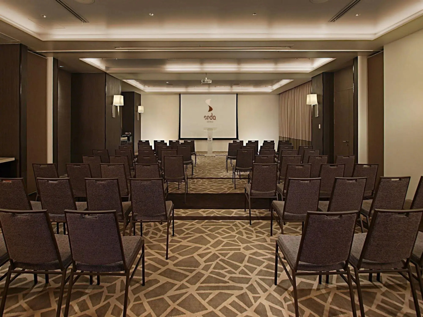 Seda Centrio - Newly Renovated