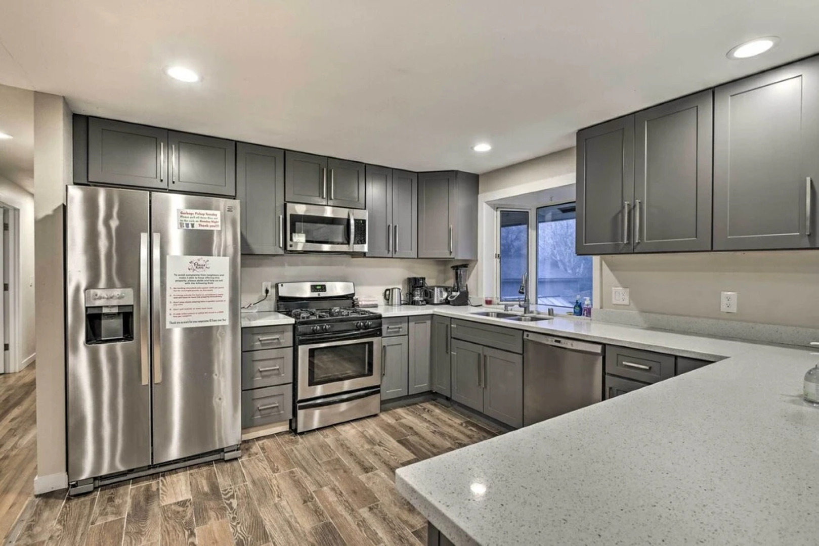 Spacious Kent Home ~ 17 Mi to Dtwn Seattle!