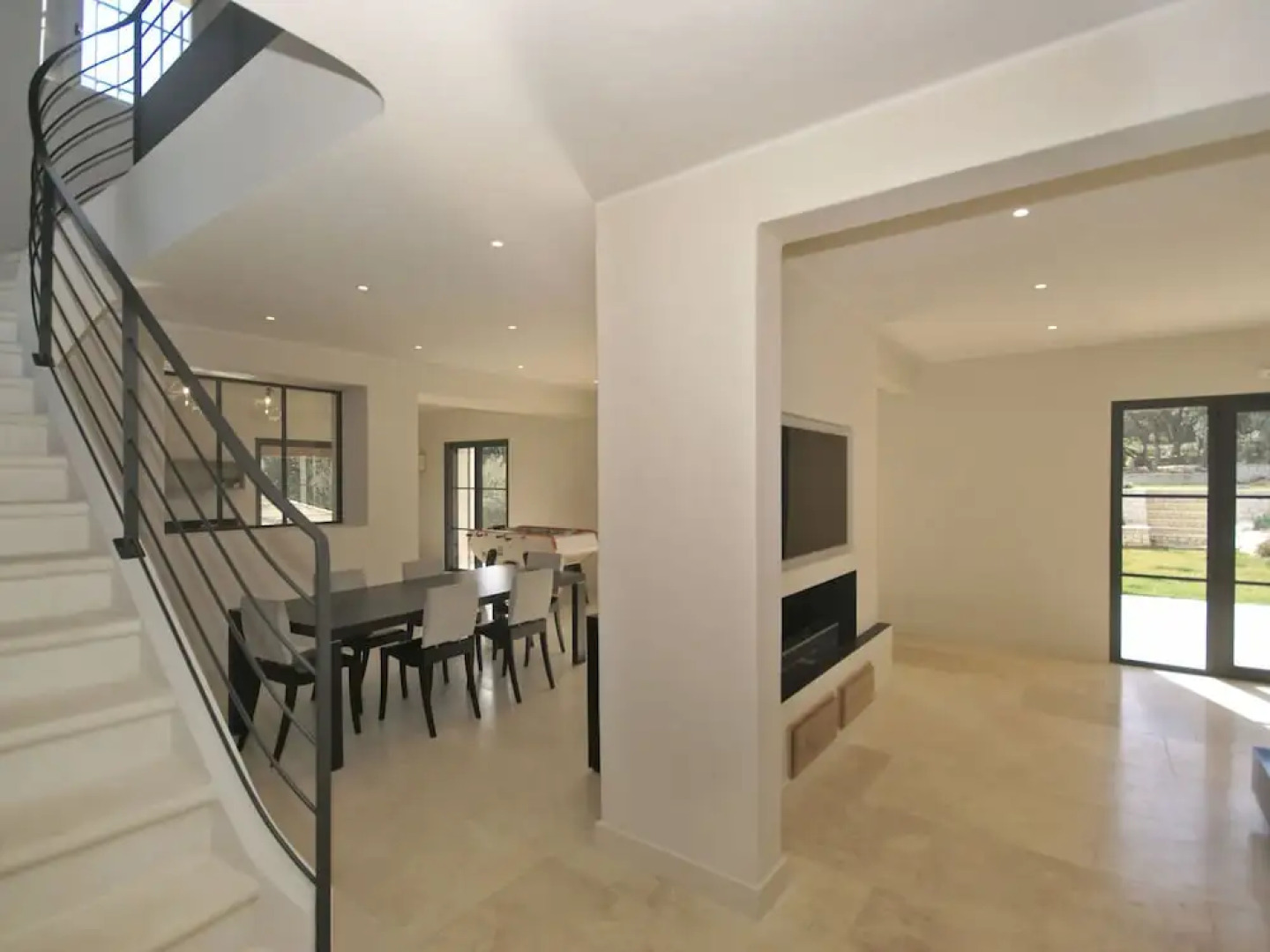 Beautiful Villa With air Conditioning, Large Private Swimming Pool and Near St. Remy-de-provence