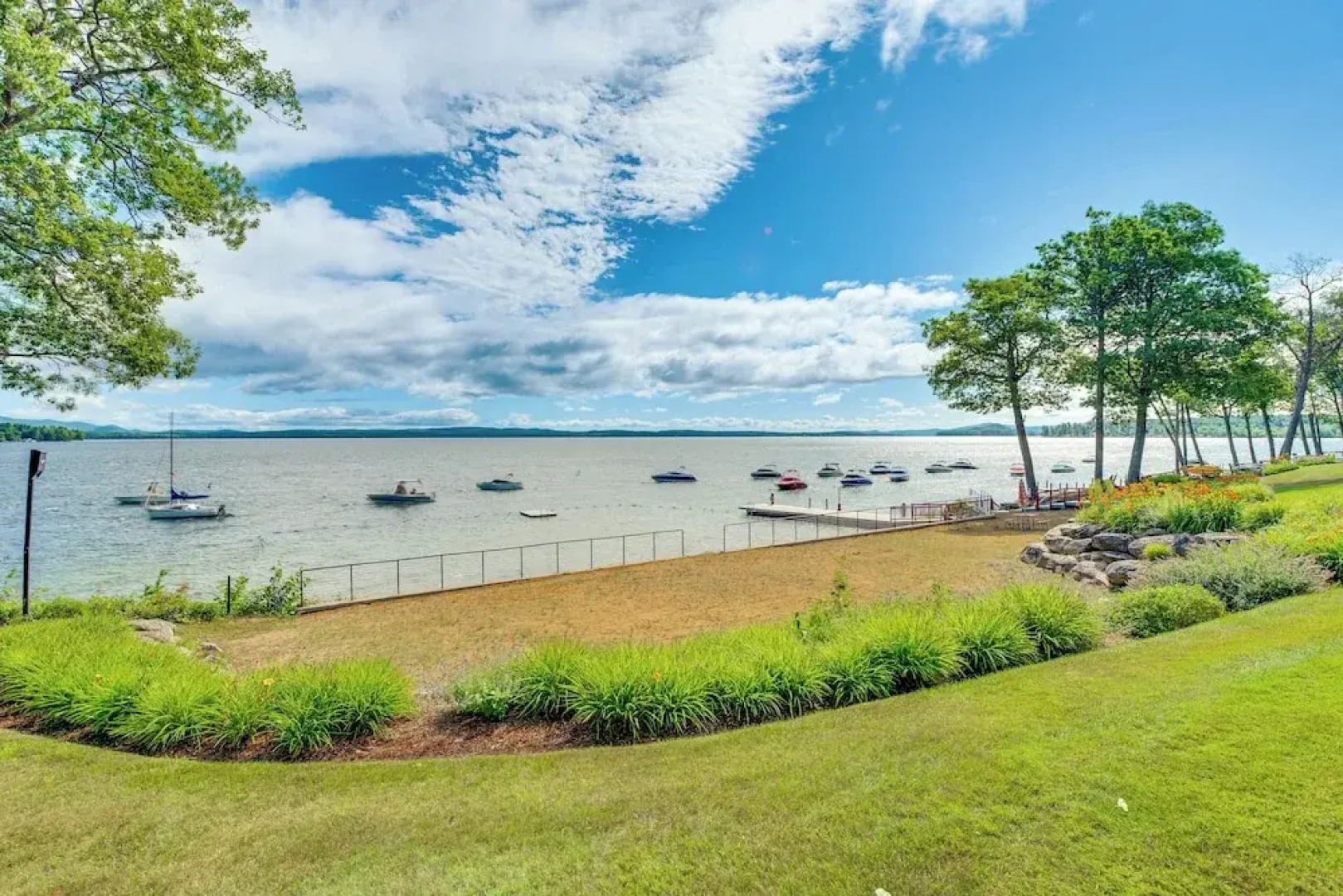 Waterfront Community: Lake Winnipesaukee Retreat!