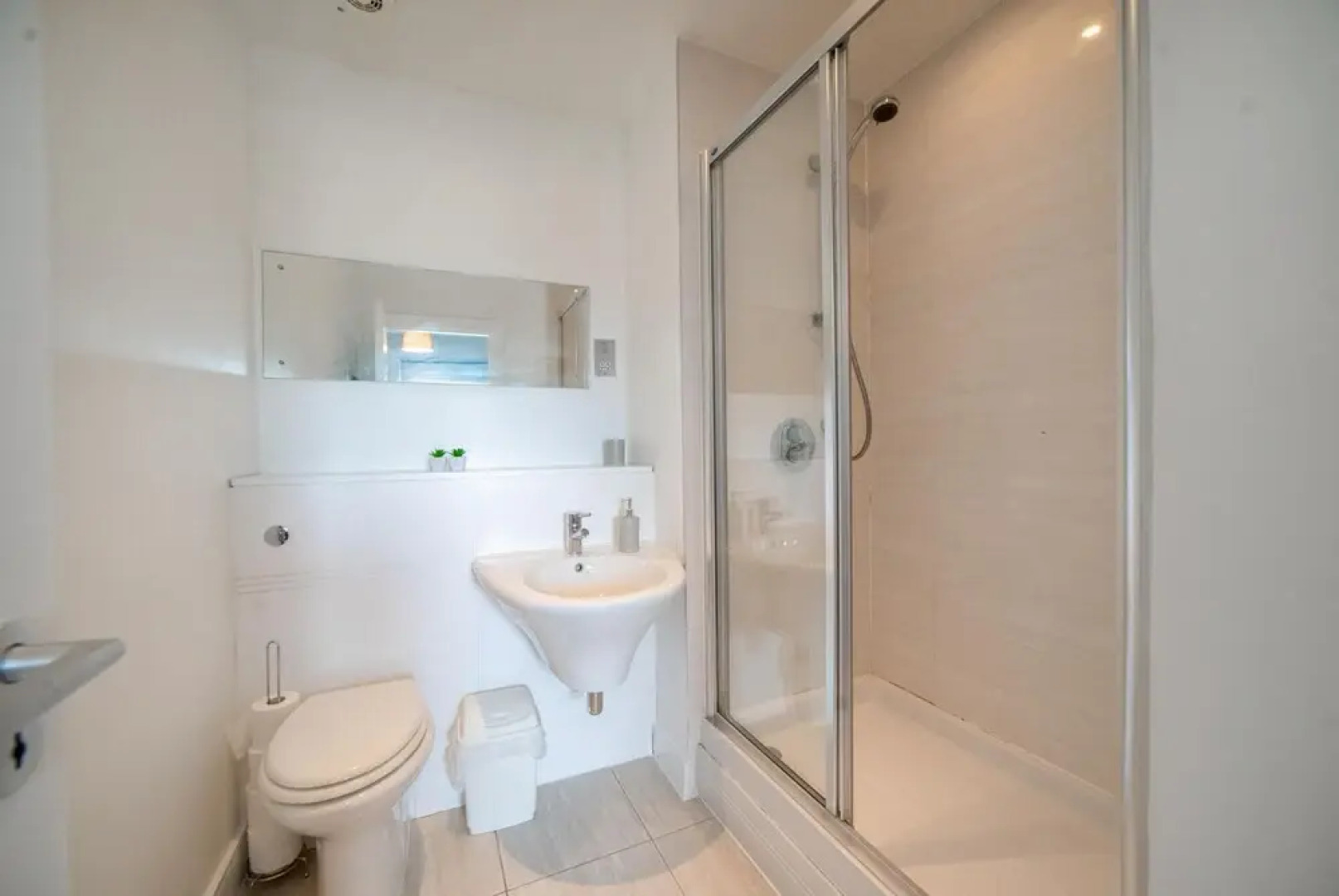 Dyzyn Living - The East Lock Business Travel Wifi Parking