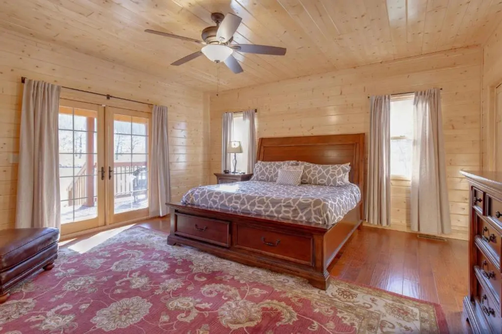 Orchard Hideaway, 3 Bedrooms, Fireplace, WiFi, Gas Grill, Sleeps 6