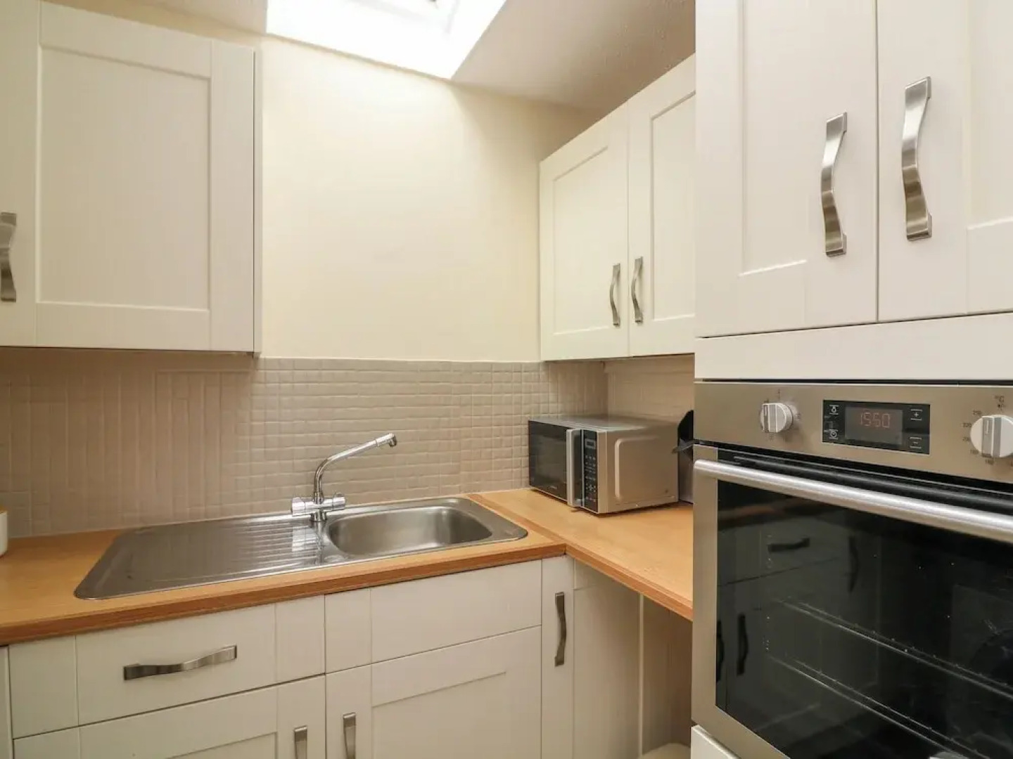 Awalek, Cumber Close