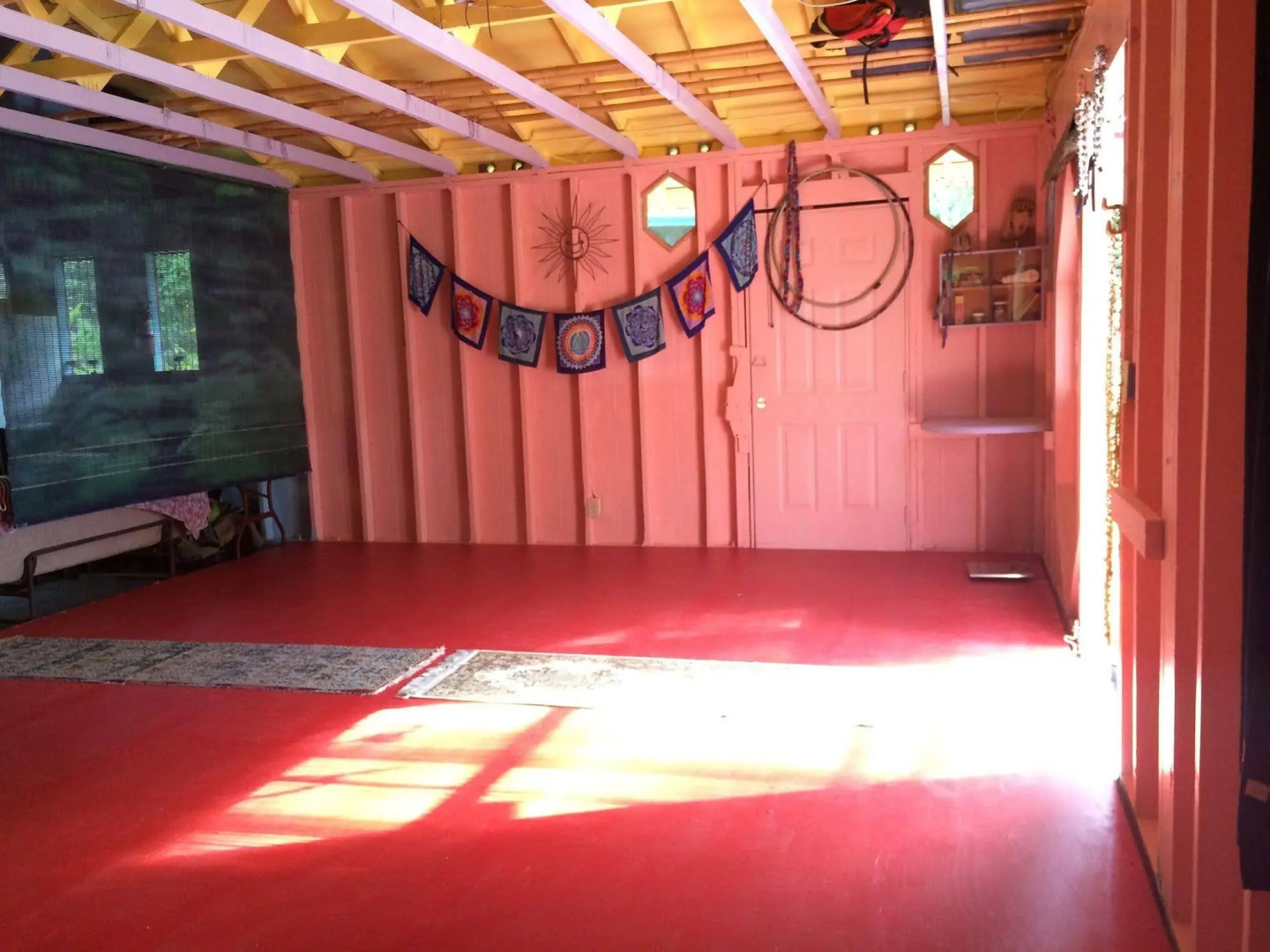 Hedonisia Hawaii Eco-Hostel Community