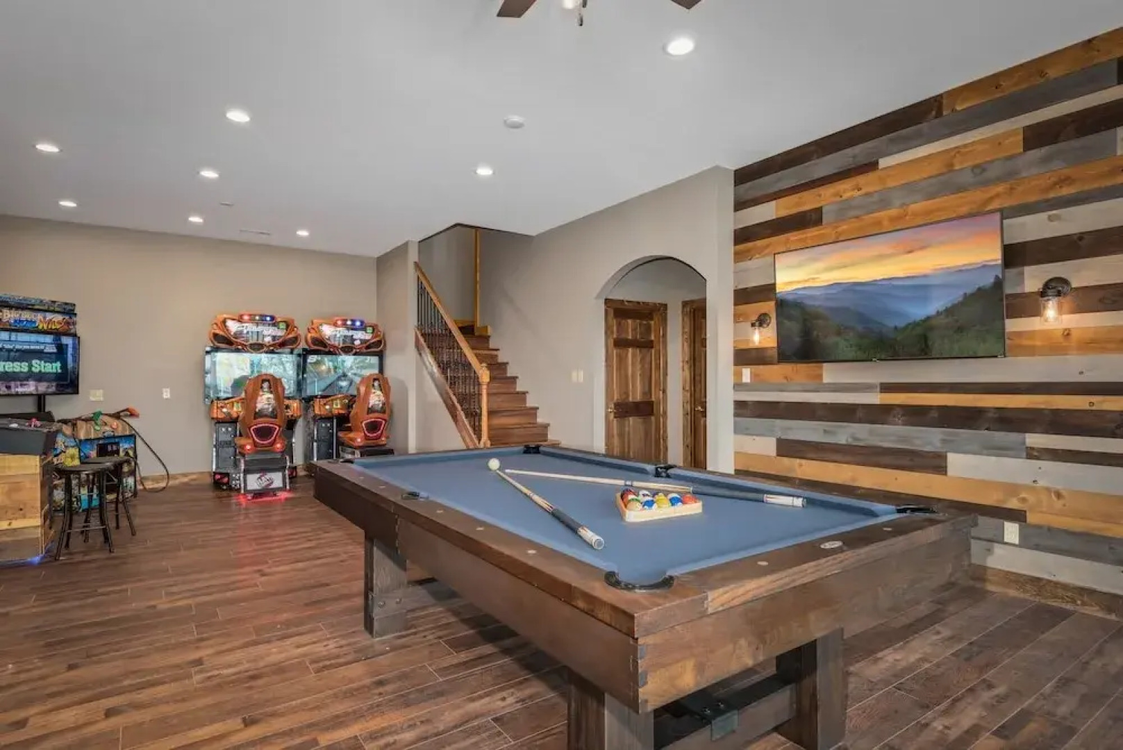 Tanglewood Mountain Lodge 8 Bedroom Residence by RedAwning