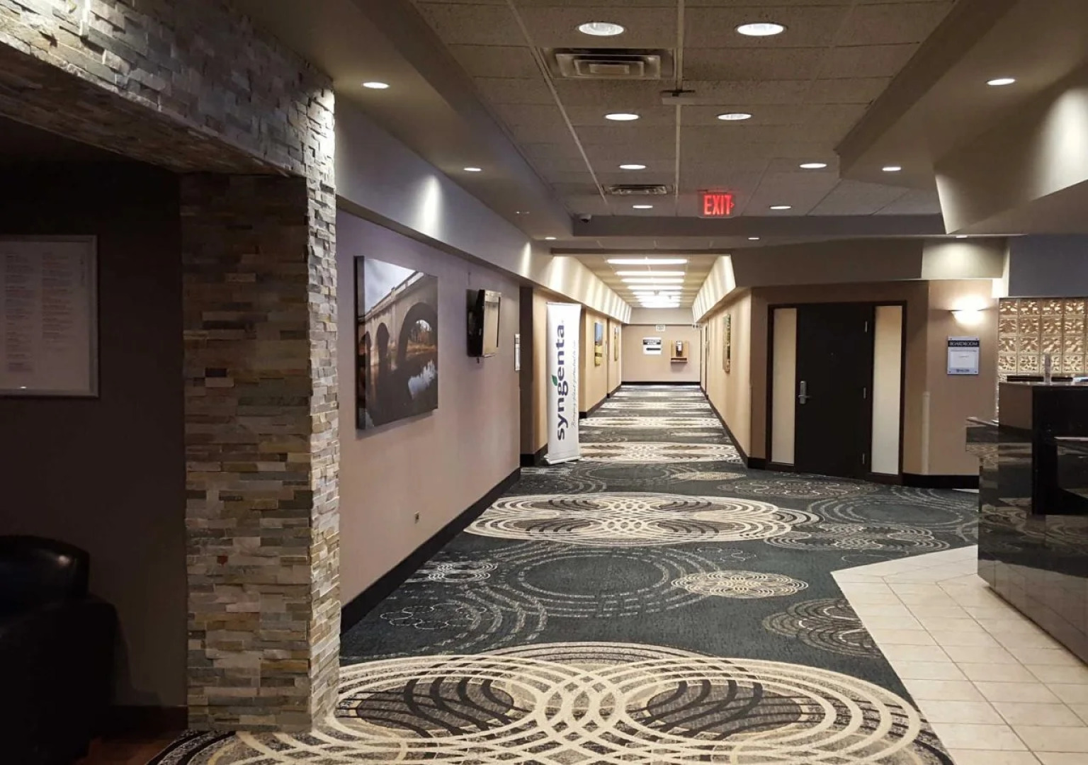 Clarion Hotel & Suites