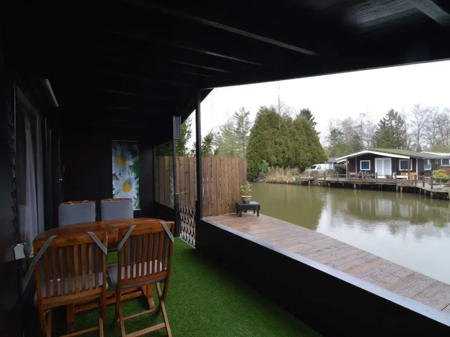 Modern Waterfront Chalet
