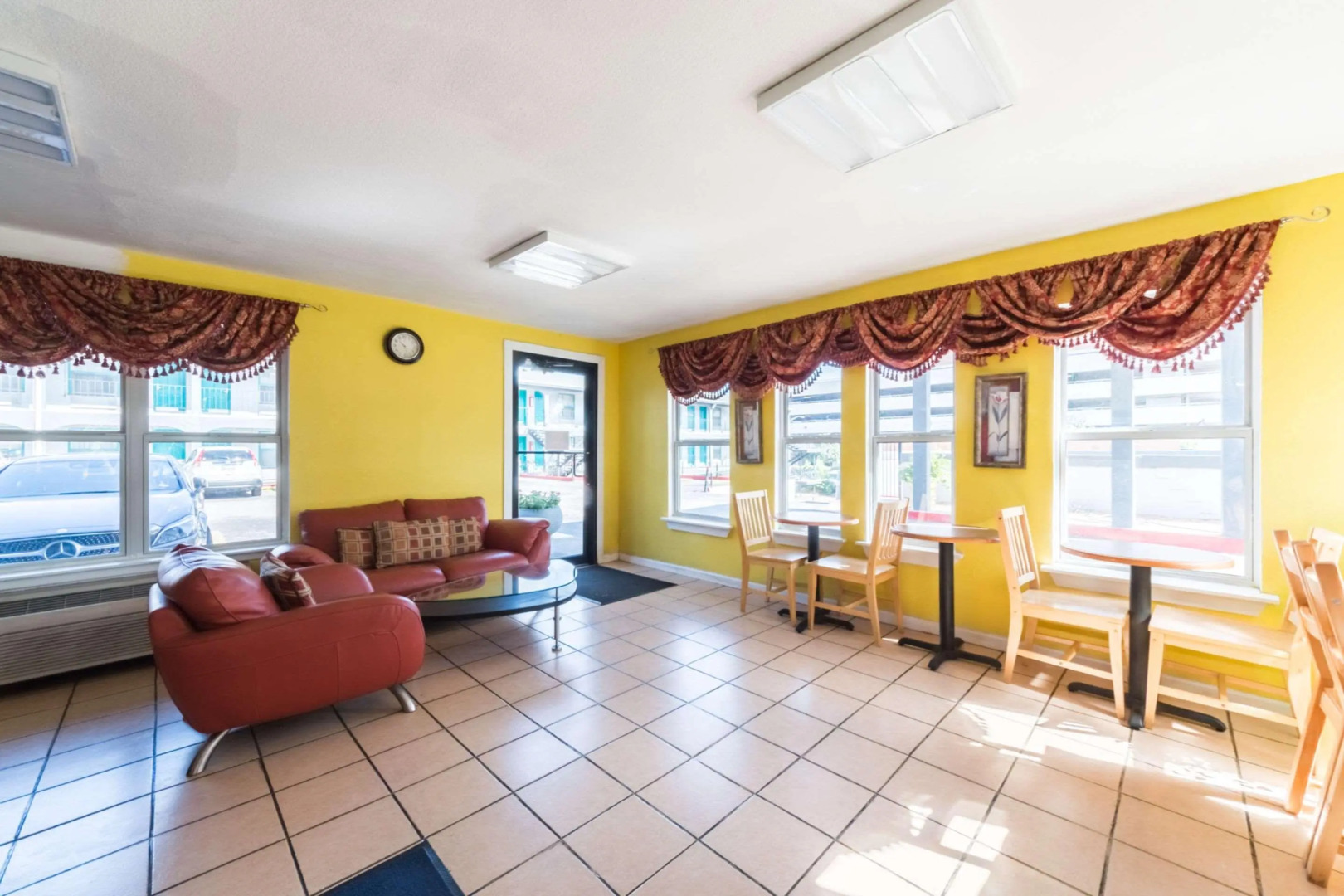 Motel 9 University-Downtown