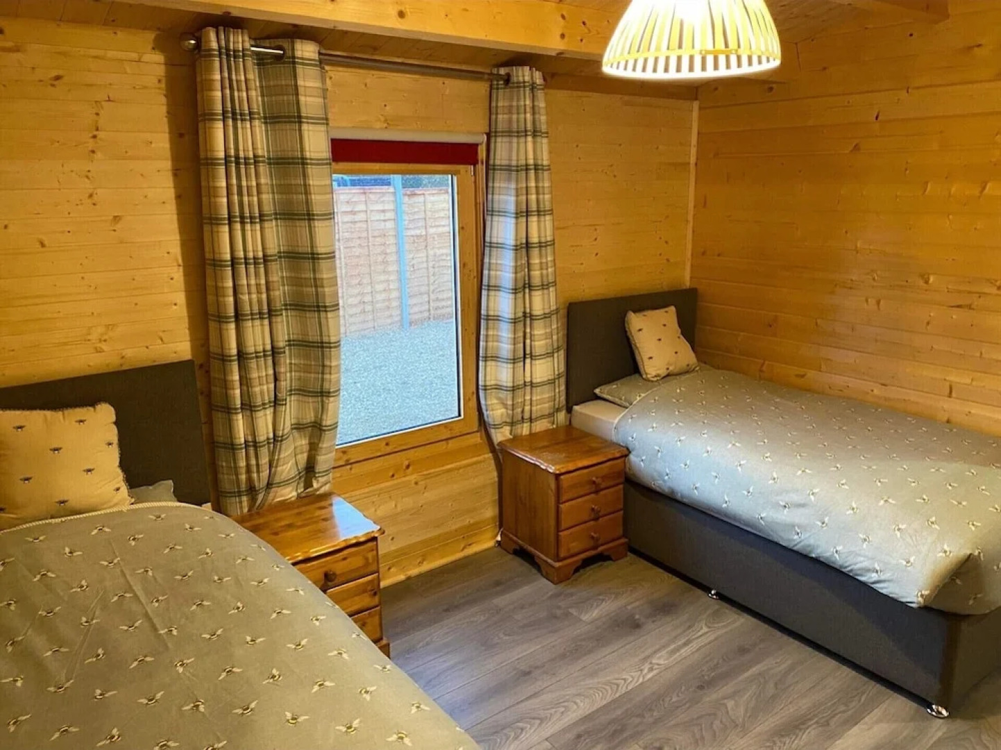 Inviting 2-bedroom Cabin in Ashton Under Hill