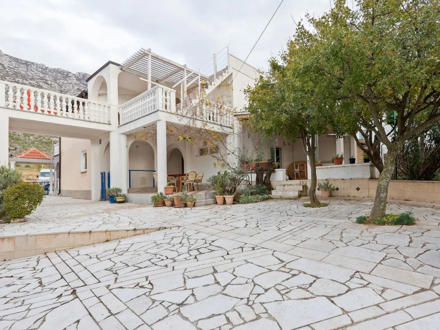 Comfortable Apartment With Large Covered Terrace