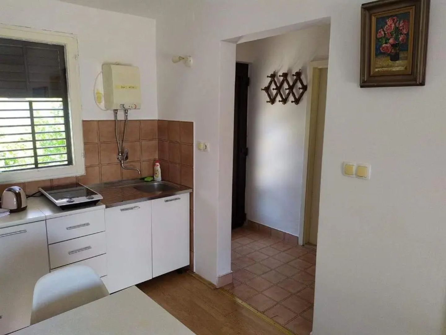 Apartments 1st line to sea and beach,quiet area,private parking,terrace with sea view