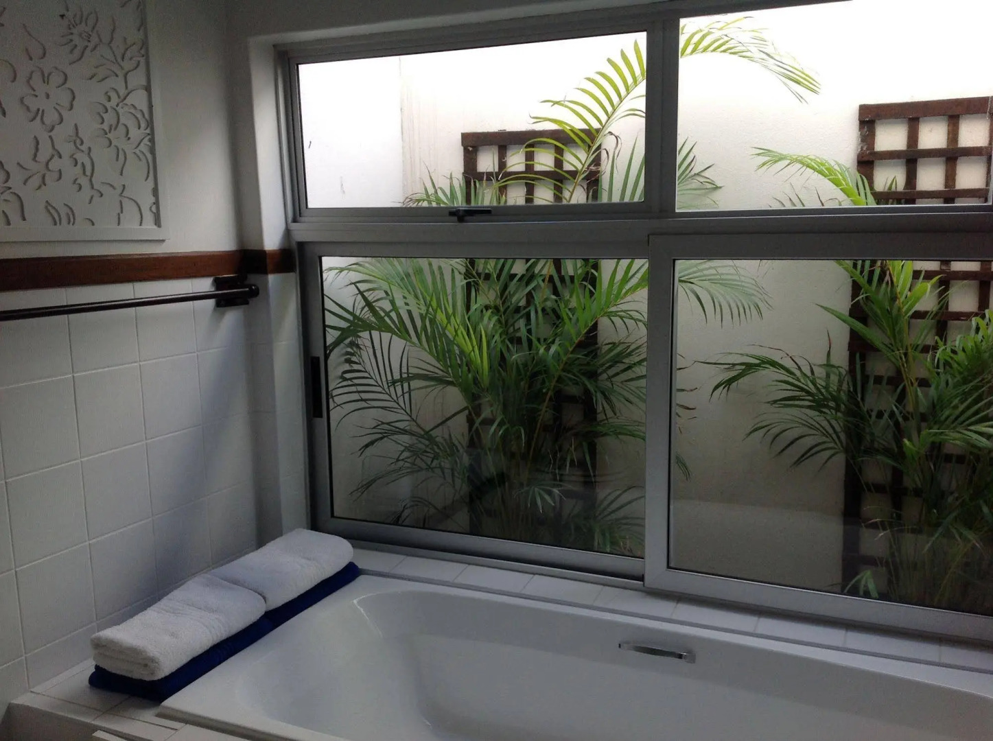 Sixteen Guest House on Main