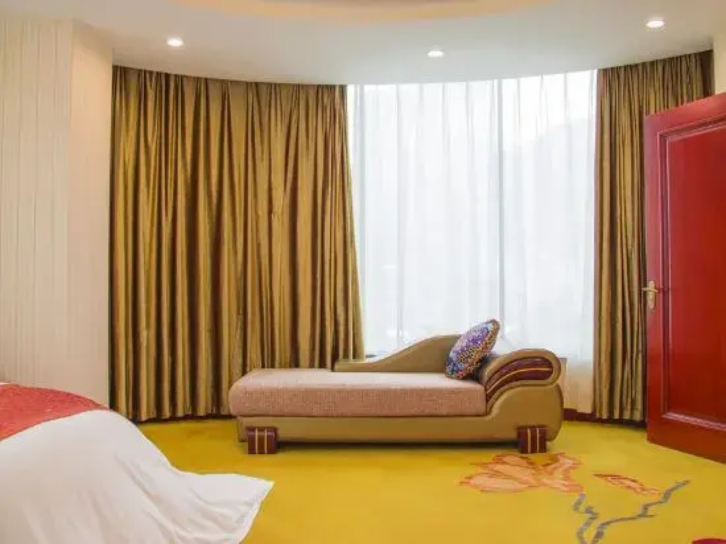 Vienna Hotel (Jishou Railway Station)