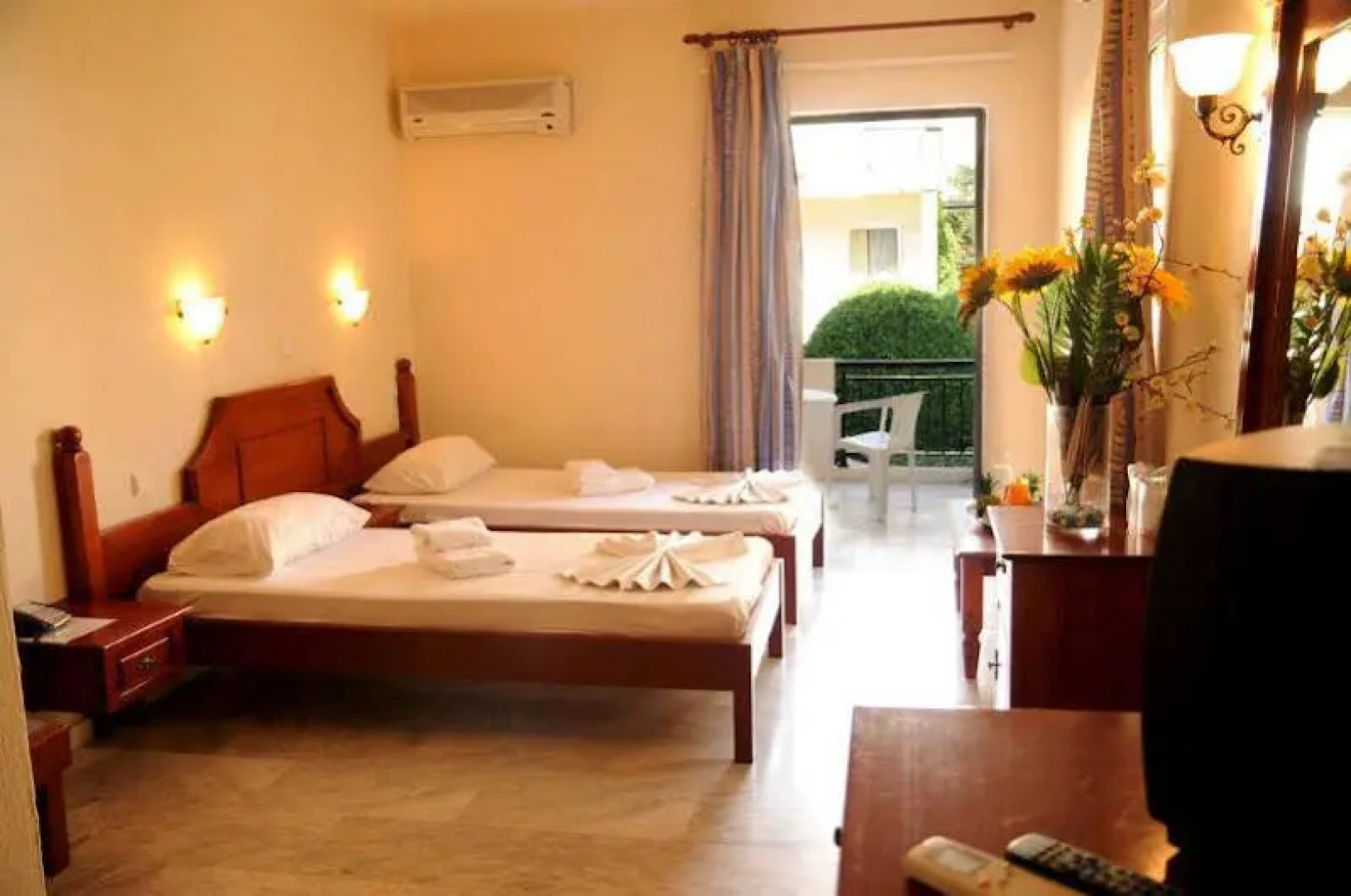 Chrispy World - Chrispy Deluxe Wing