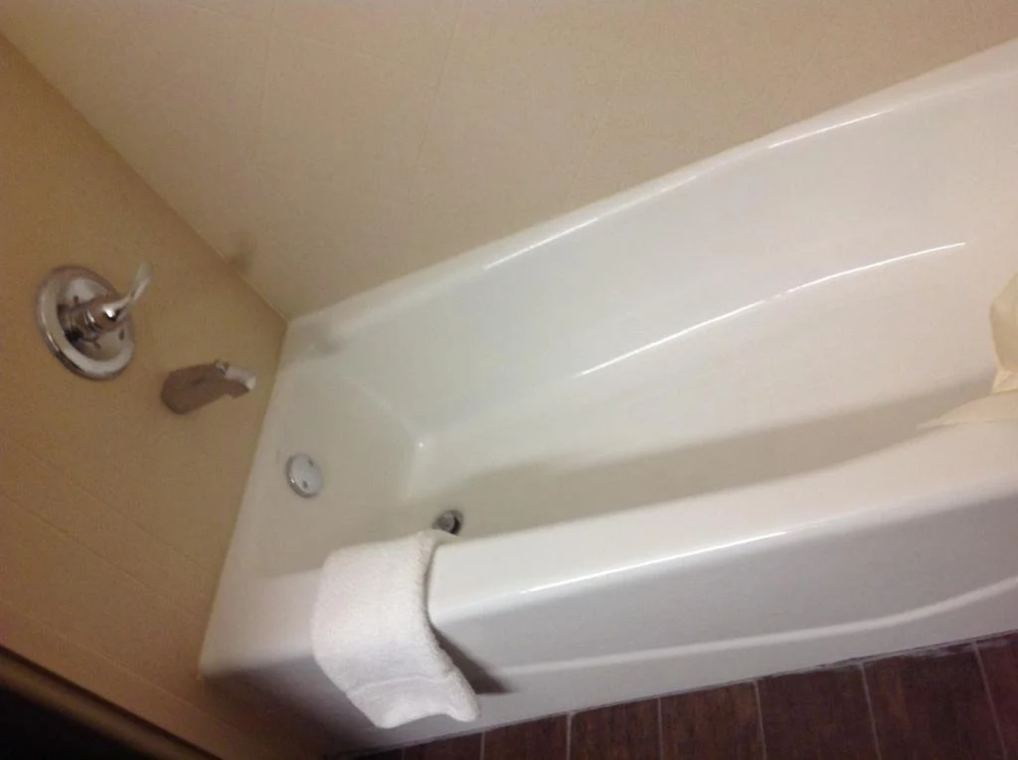 La Plaza Inn & Suites