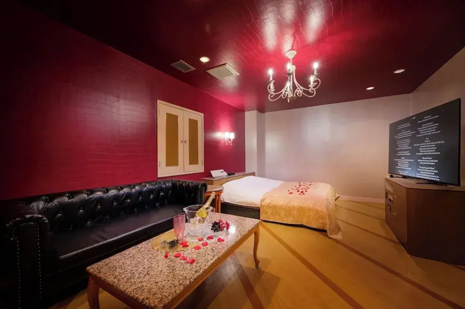 Happy Kiss - Adults Only