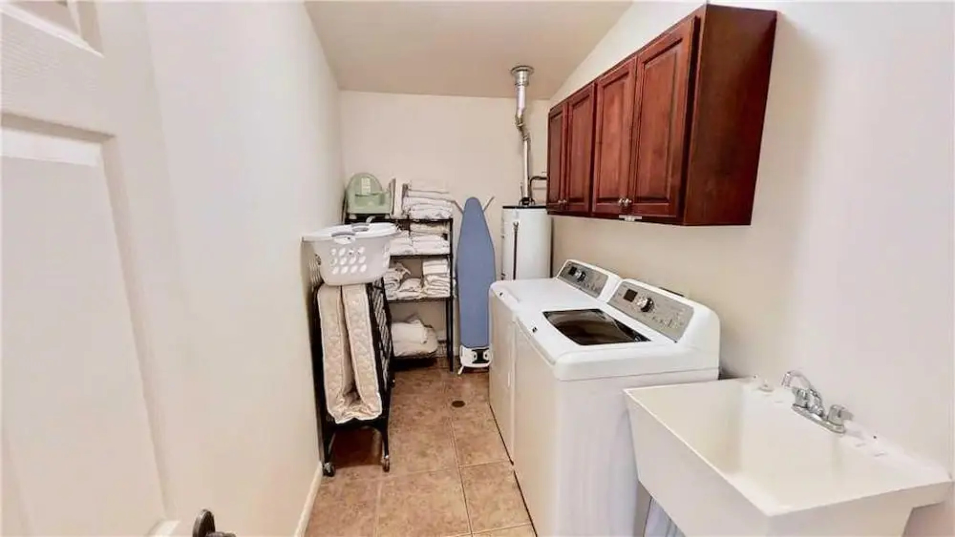 Canyonlands West 381 by RedAwning