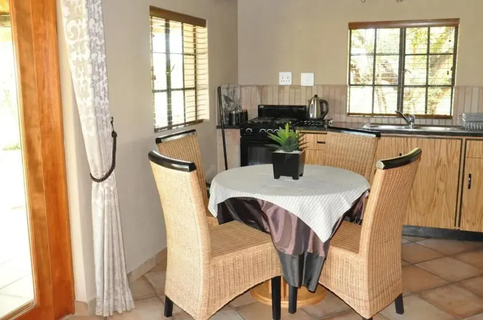Ukutula Lion Lodge