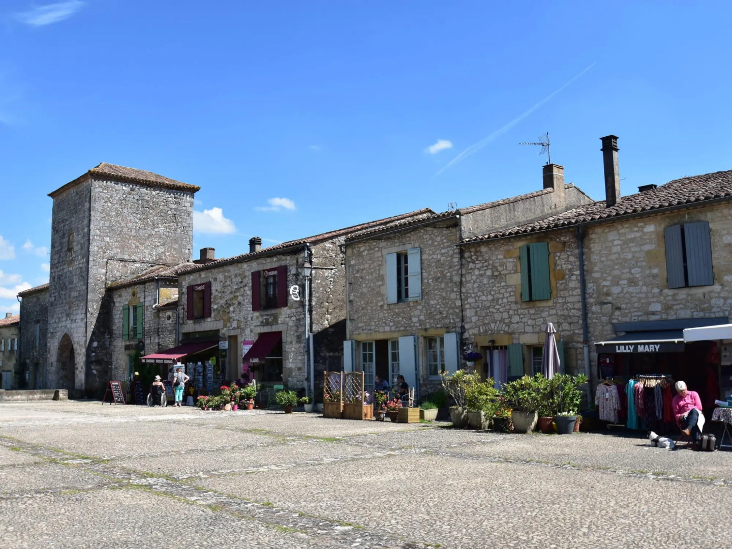 Luring Home in Villefrenchanche du Périgord with Garden