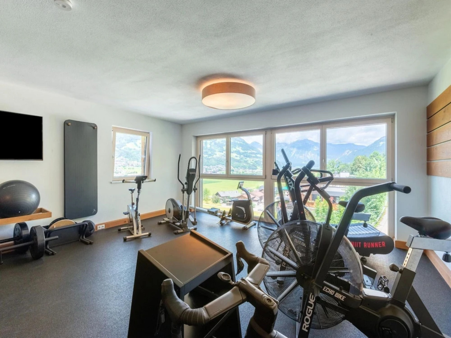 Beautiful Flat in Hart With Fitness Room
