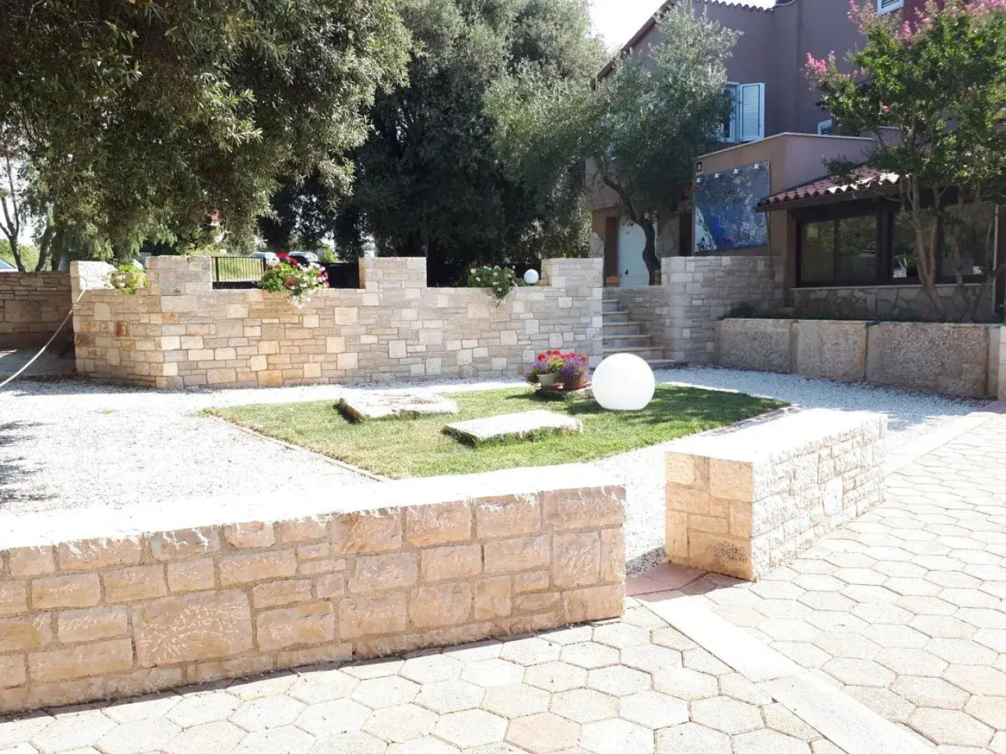 Guesthouse Barboska-pool & tennis court