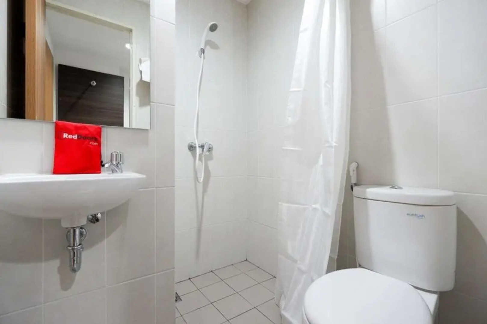 RedDoorz Apartment near Exit Toll Colomadu