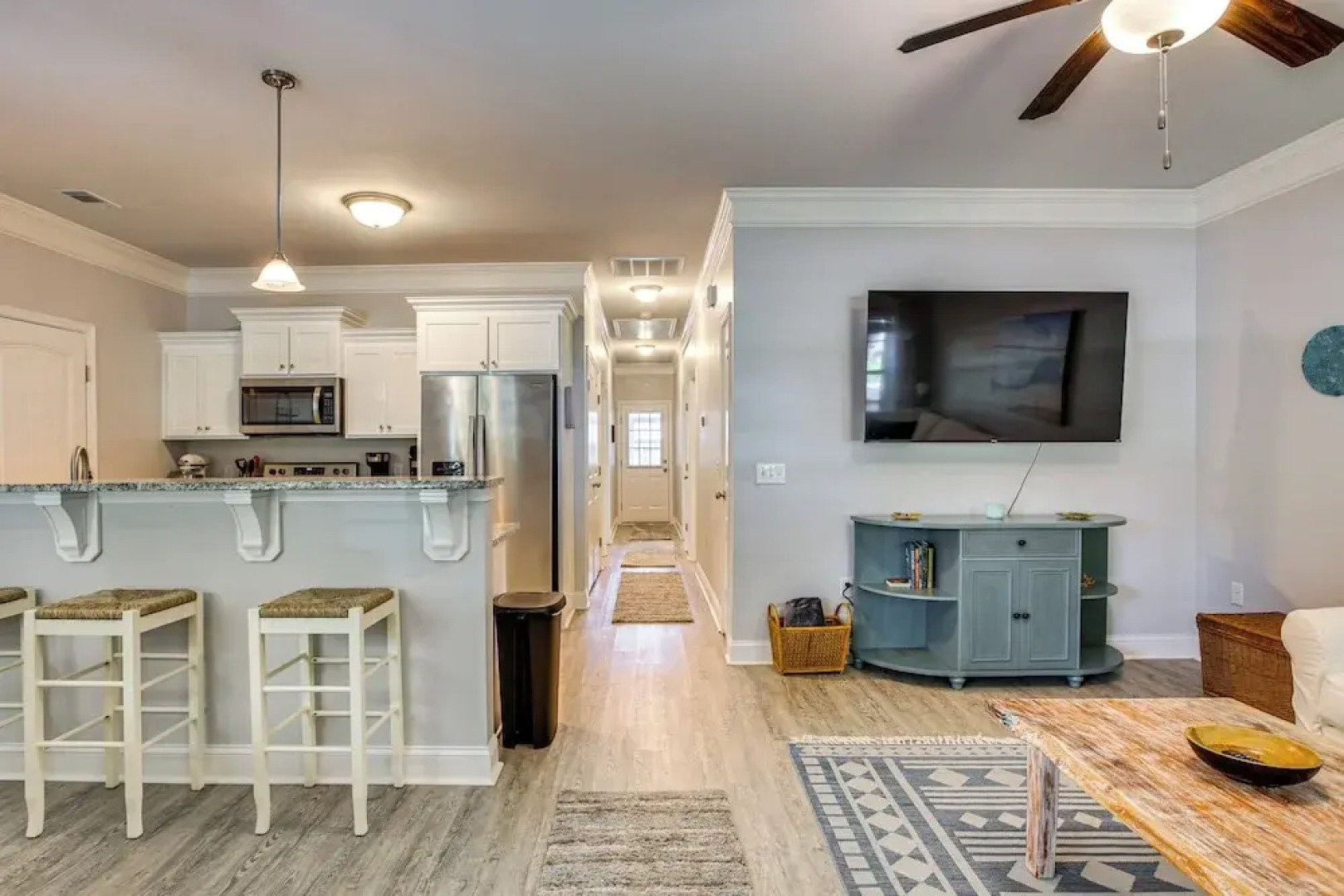 1 Mi to Riverfront: Darien Family Home