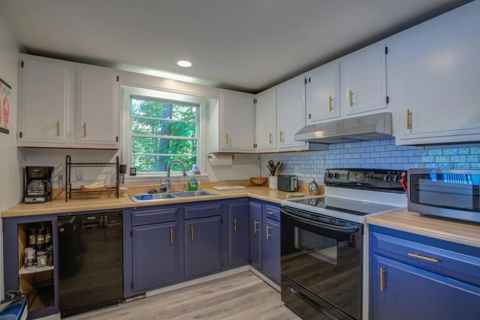 Ferry Tale Limit 10 3 Bedroom Cottage by RedAwning