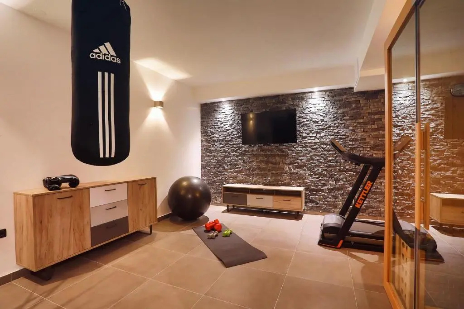 Luxury VILLA CECILIA with 4 en-suite bedrooms located 250m from the beach in Podstrana, max 8 people