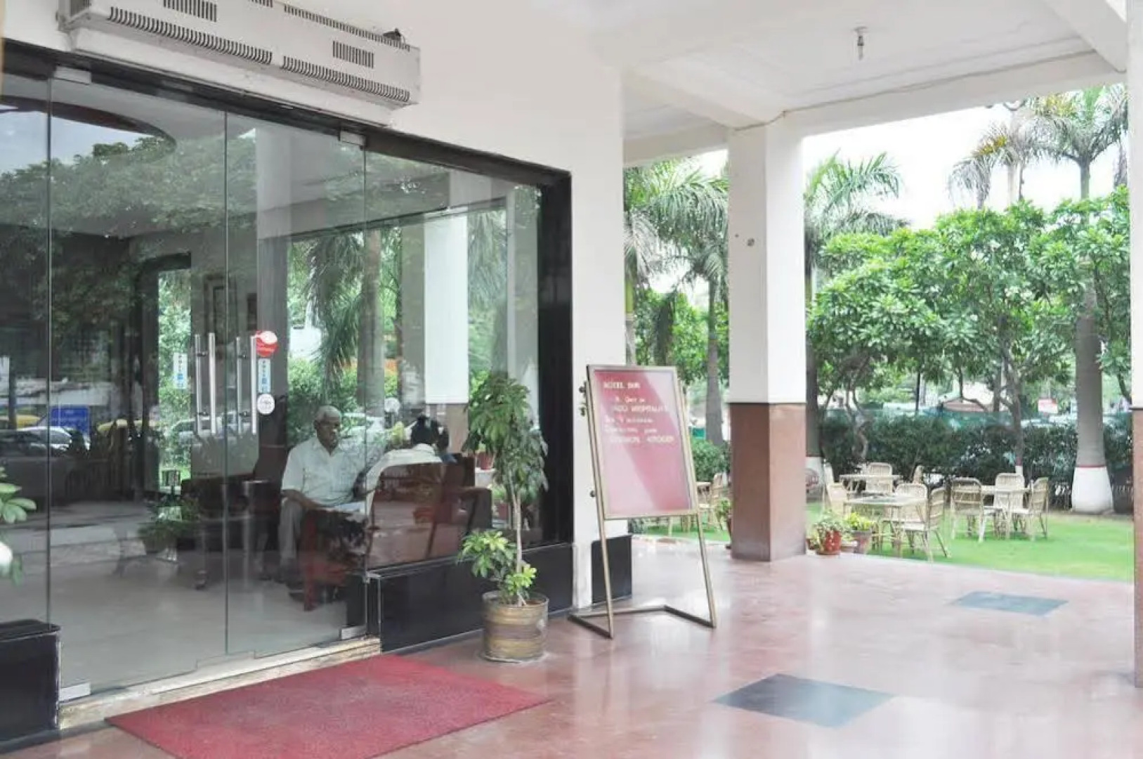 OYO Premium Old Gurgaon