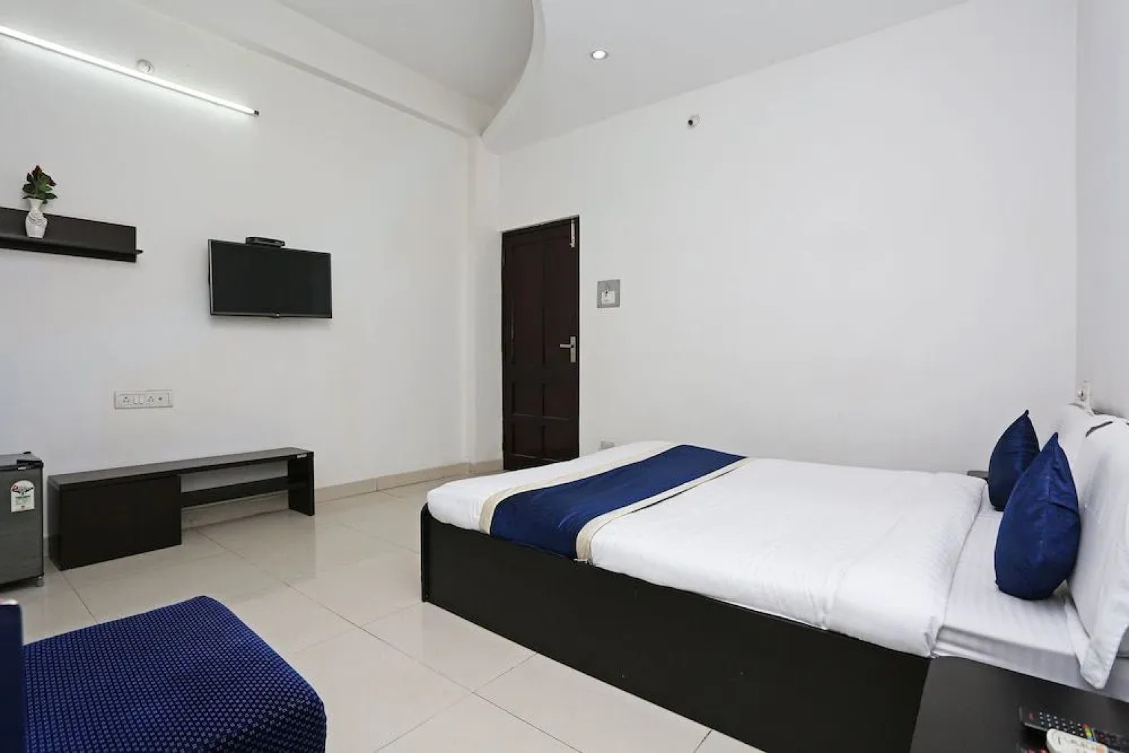 Townhouse OAK Hotel MP Inn