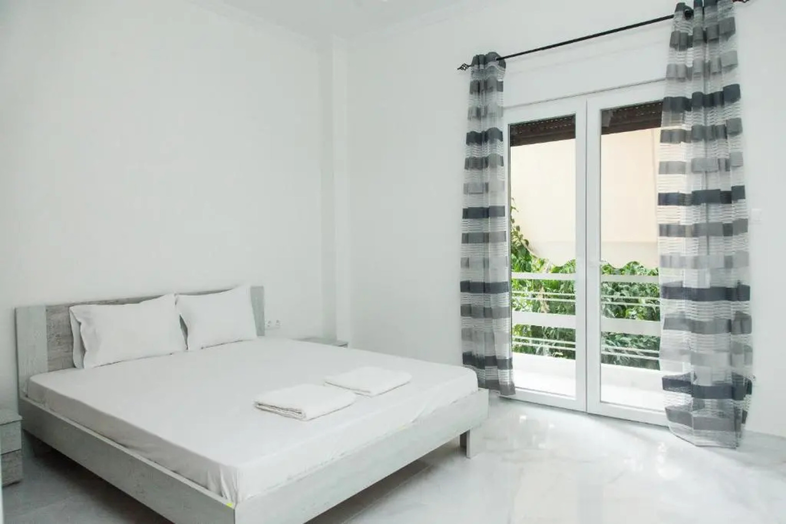 Modern 3-bedroom Apartment Next to Koridallos square