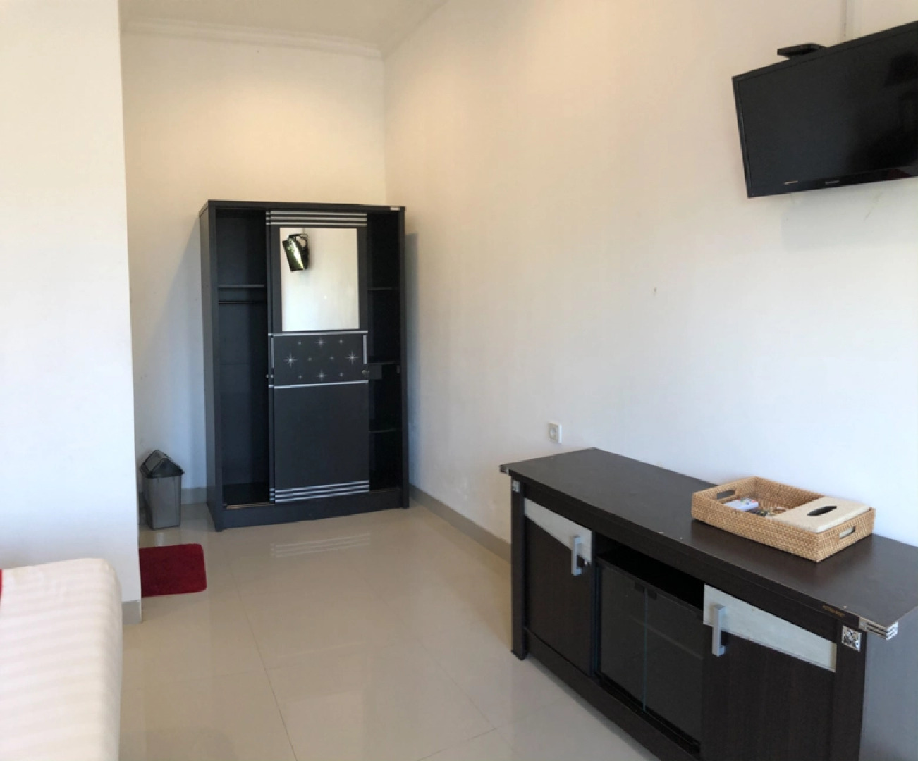 RedDoorz Plus near Dreamland Beach