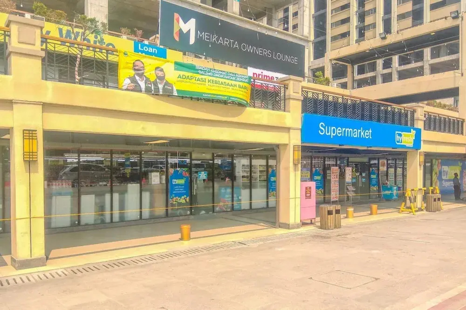 Best And Homey 2Br With Sofa Bed At Meikarta Apartment