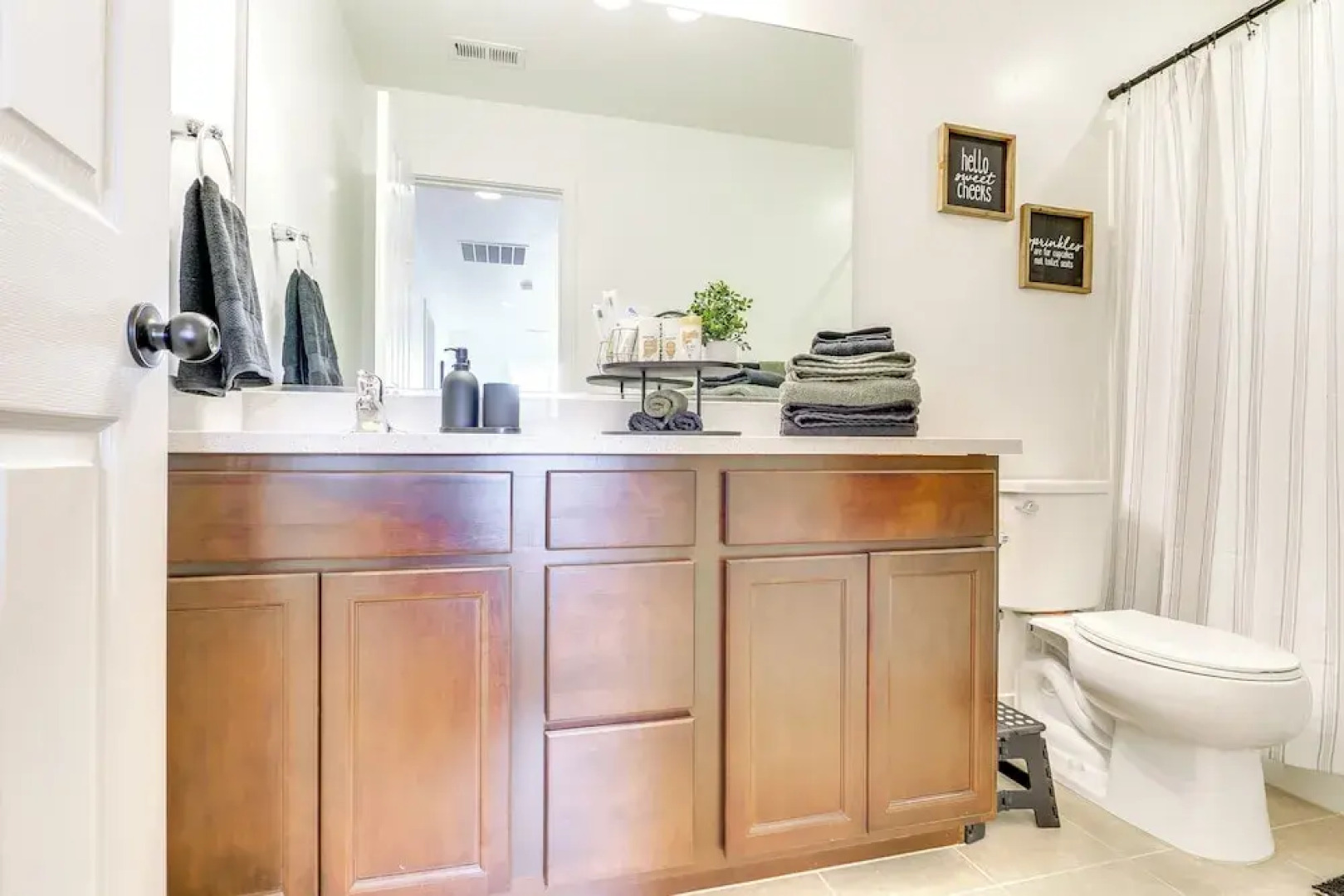 4 Mi to Zions Bank Stadium: Sleek Herriman Retreat