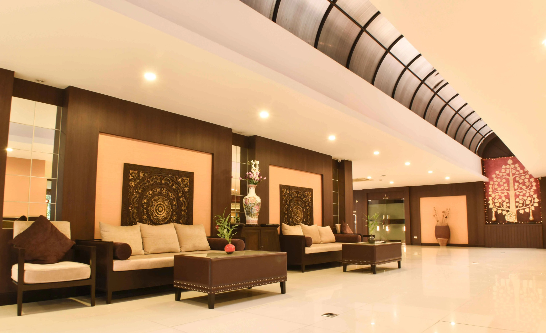 Boss Suites Nana Hotel