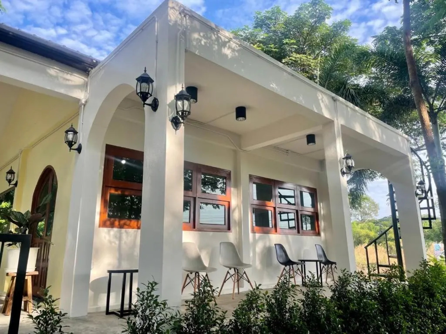 Rain Tree Cafe & Homestay