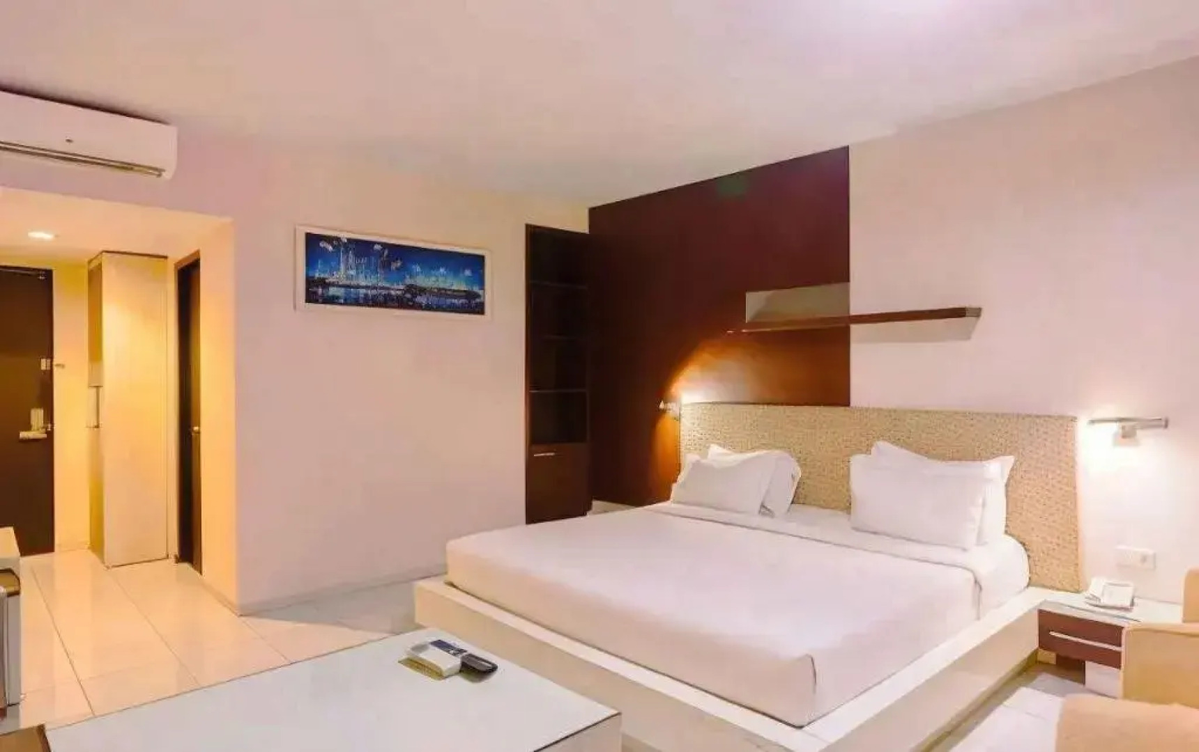 Royal Hotel n' Lounge