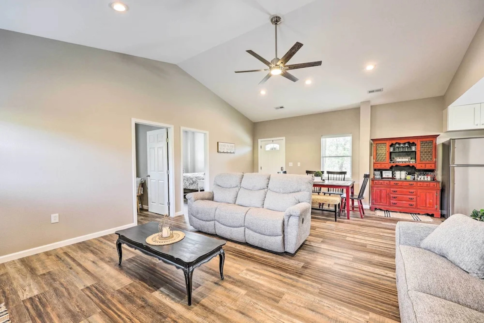 Eureka Springs Area Home w/ Porch, Grill!