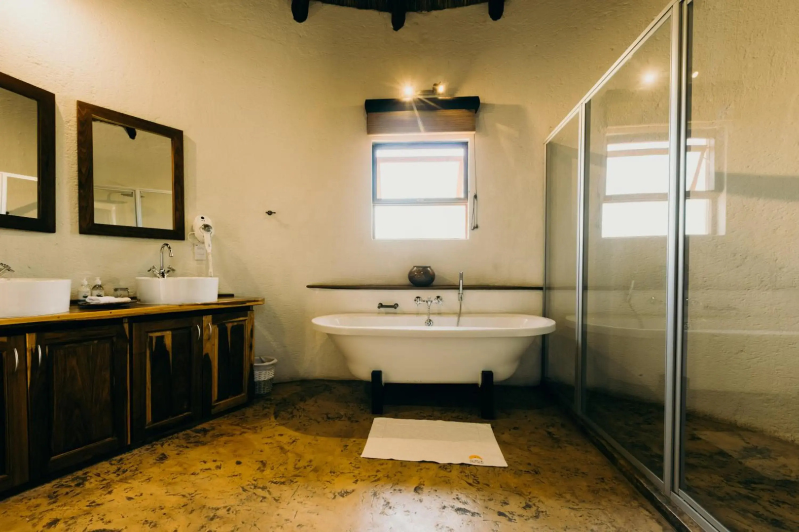 Mopane Bush Lodge