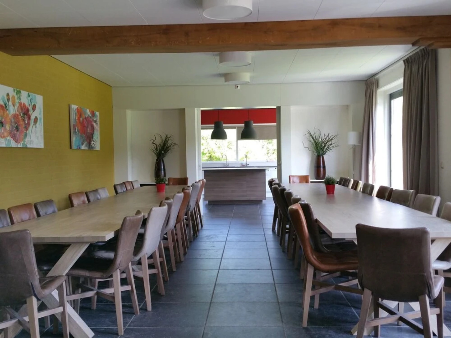 Beautiful Group Accommodation With Facilities Near the sea