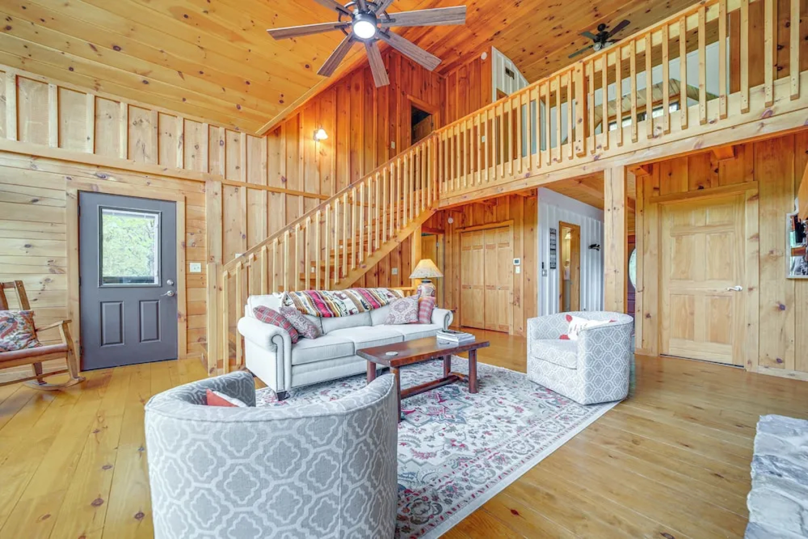 Decks & Mountain Views: Waynesville Getaway!