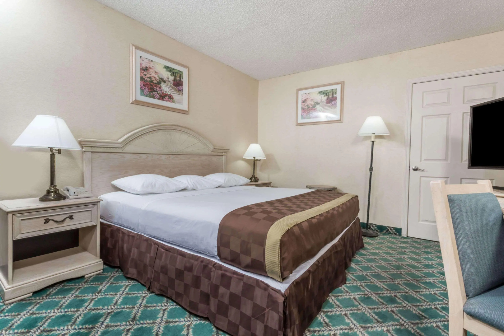 Travelodge by Wyndham San Francisco Airport North