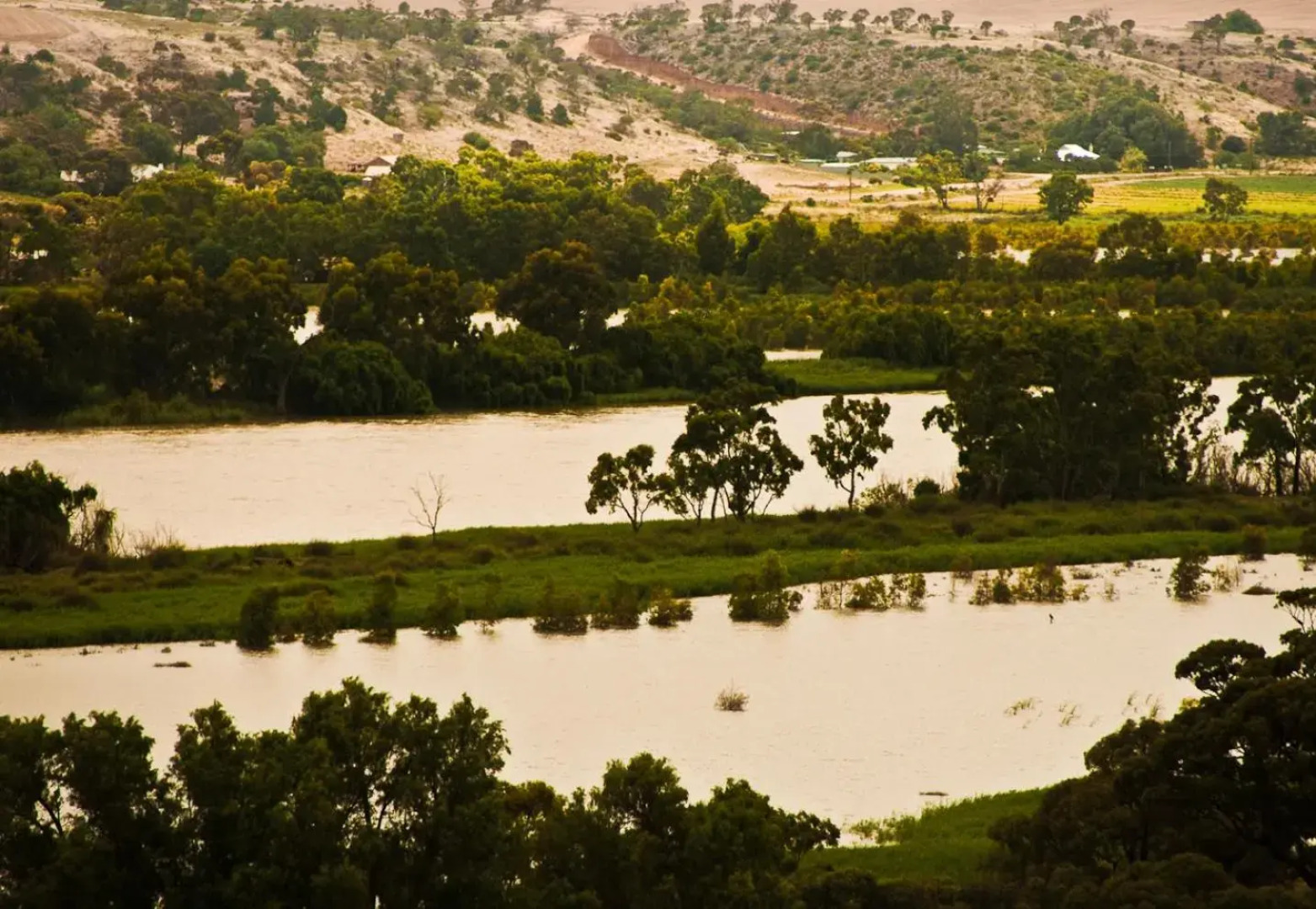 Romantic Getaways at Riverview Rise Retreats