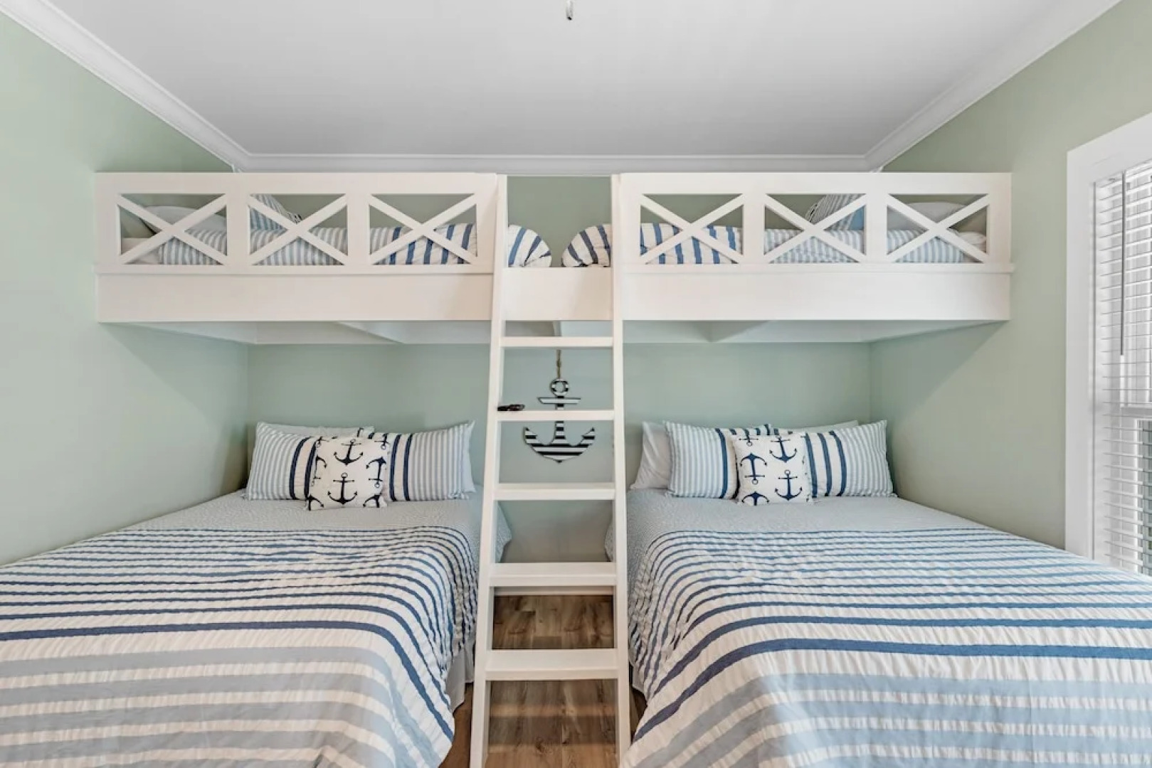 The Rookery Iii 6015 3 Bedroom Cottage by RedAwning