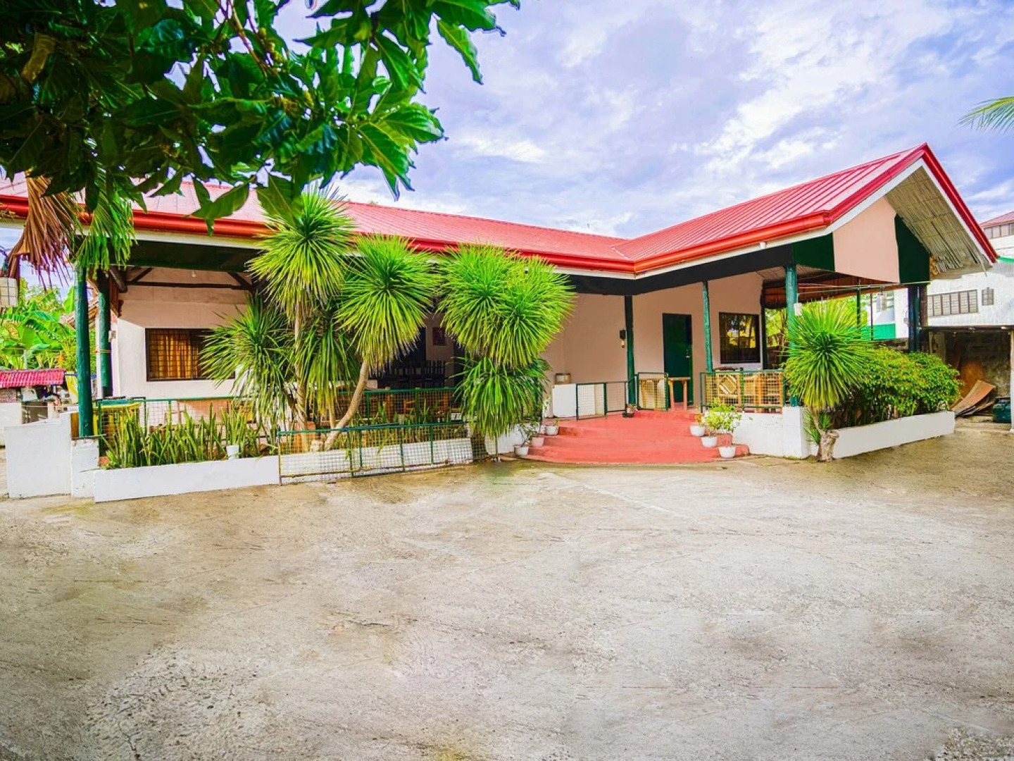 OYO 875 Madhavi Beach Resort