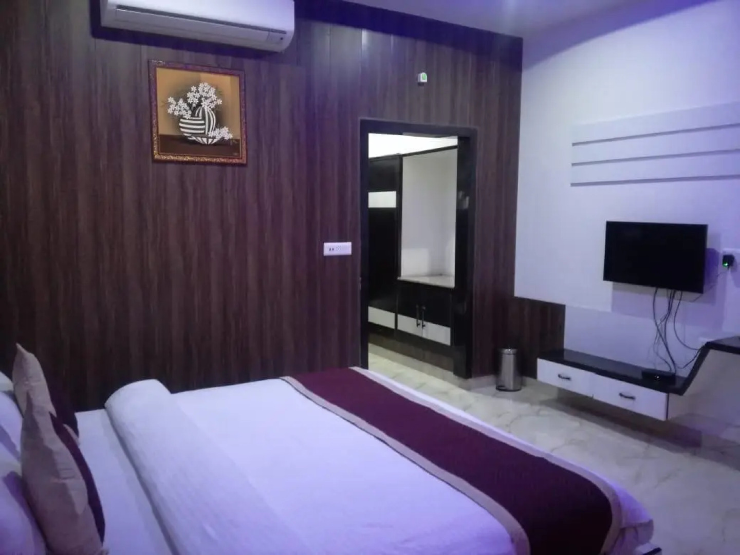 Hotel Dhanraj Palace