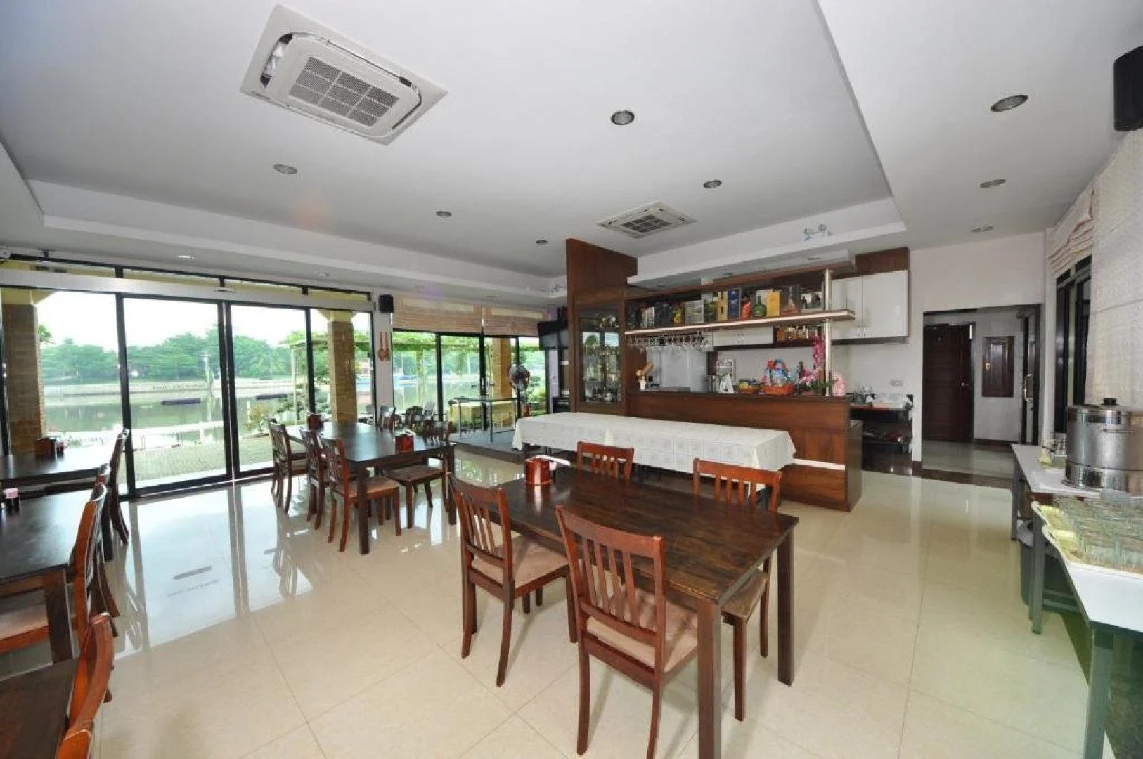 Maeklong Marina Resort